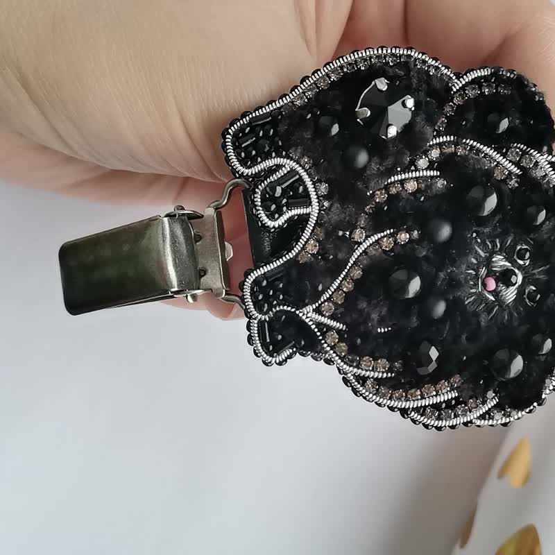 斯皮茨胸針  Pomeranian brooch beaded, gifts dog lover, ring number clip - Brooches - Other Materials Black