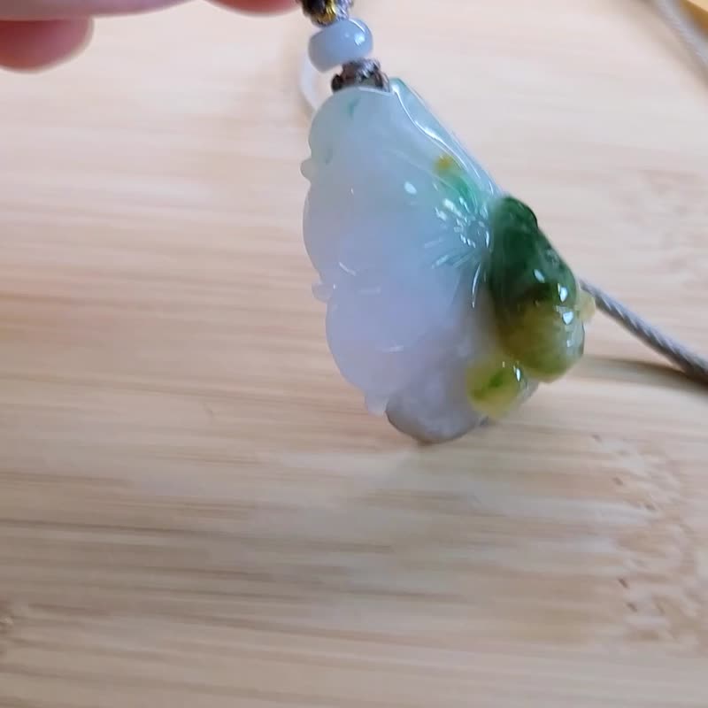 【純翠】天然翡翠 冰牛奶地黃加綠魚巧色荷葉魚天花板調整式繩鏈 - 項鍊 - 玉石 多色