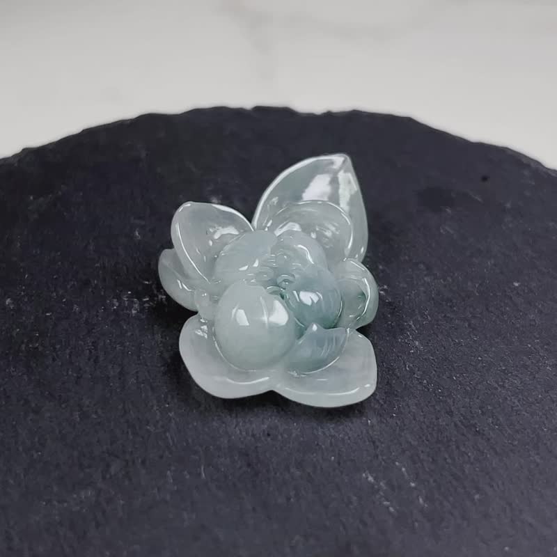 浮遊花と彫刻された蓮の石の氷翡翠 | 天然ビルマ翡翠ギフト - ショップ
