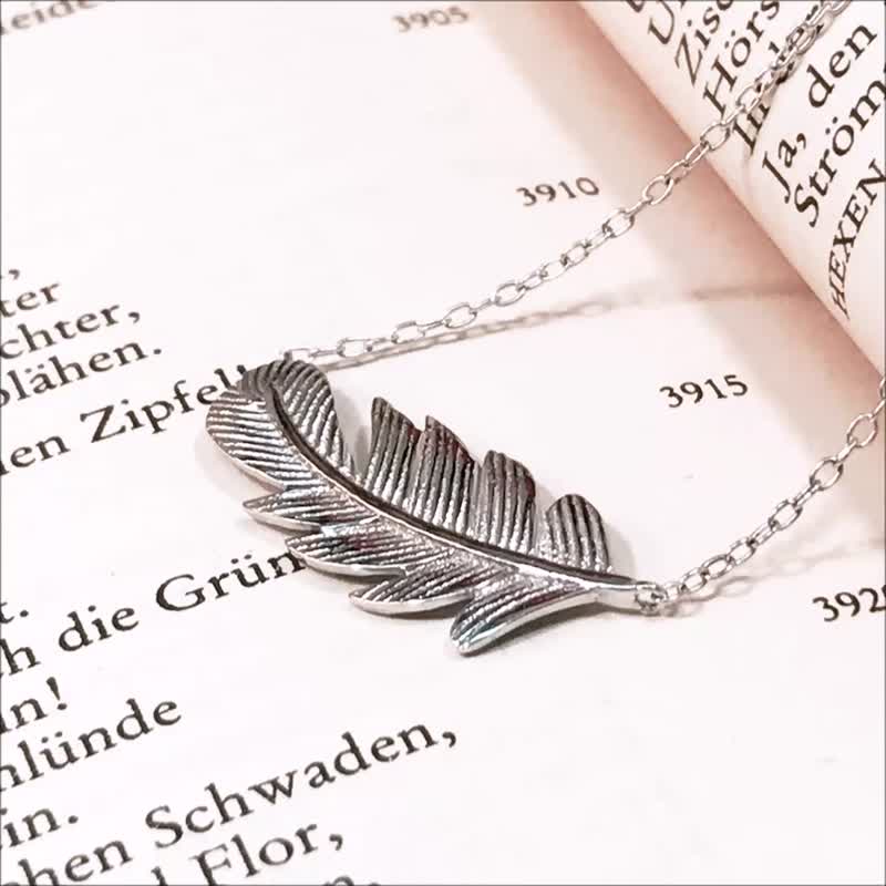 Cedar Leaf Pendant Clavicle Necklace Silver Platinum-Clad Thin 1mm Chain - Collar Necklaces - Sterling Silver Silver