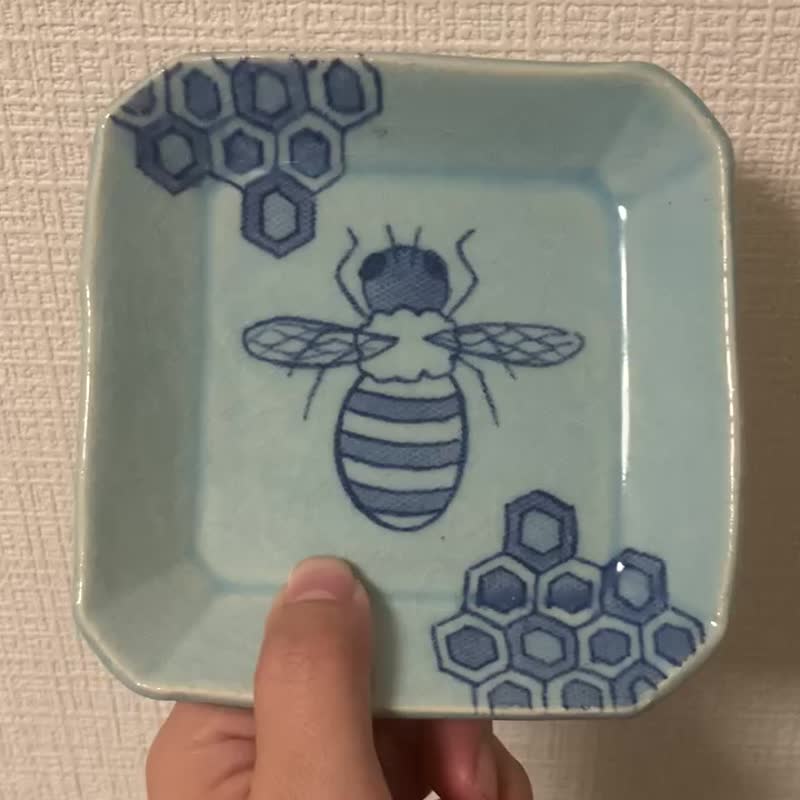 Bee dish - จานและถาด - ดินเผา สีน้ำเงิน