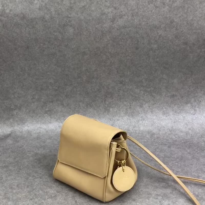 【 日本直送　名牌中古包 】Christian Dior クリスチャン ディオール ショルダーバッグ ベージュ Dior チャーム ミニバッグ xx4gez - 側背包/斜背包 - 真皮 咖啡色