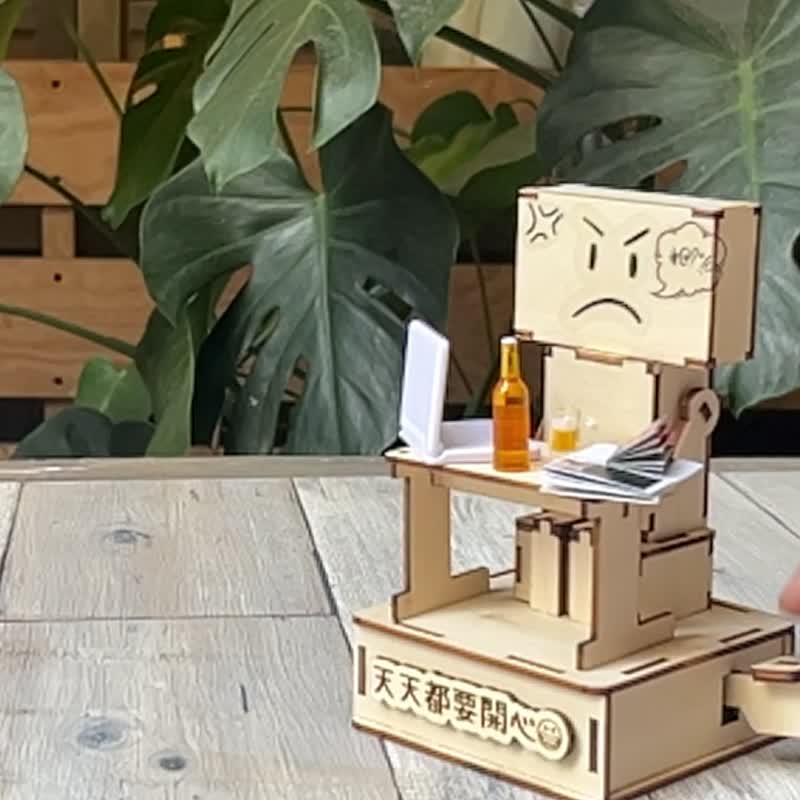 [DIY Handmade Gift] Hilarious Table-turning King - Office Healing and Stress-Relieving Customized Gift - Wood, Bamboo & Paper - Wood White