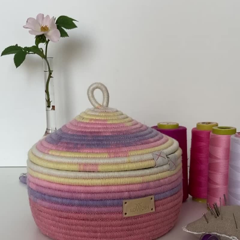 Pink storage basket with lid Jute basket 17 cm x 19 cm - 居家收納/收納盒/儲物盒 - 棉．麻 粉紅色