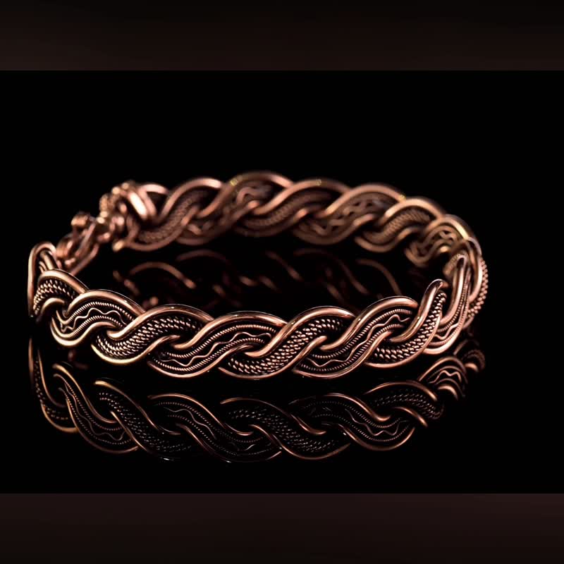 Pure copper bracelet for her Unique wire wrapped metal bangle Handmade jewelry - 手鍊/手環 - 銅/黃銅 金色