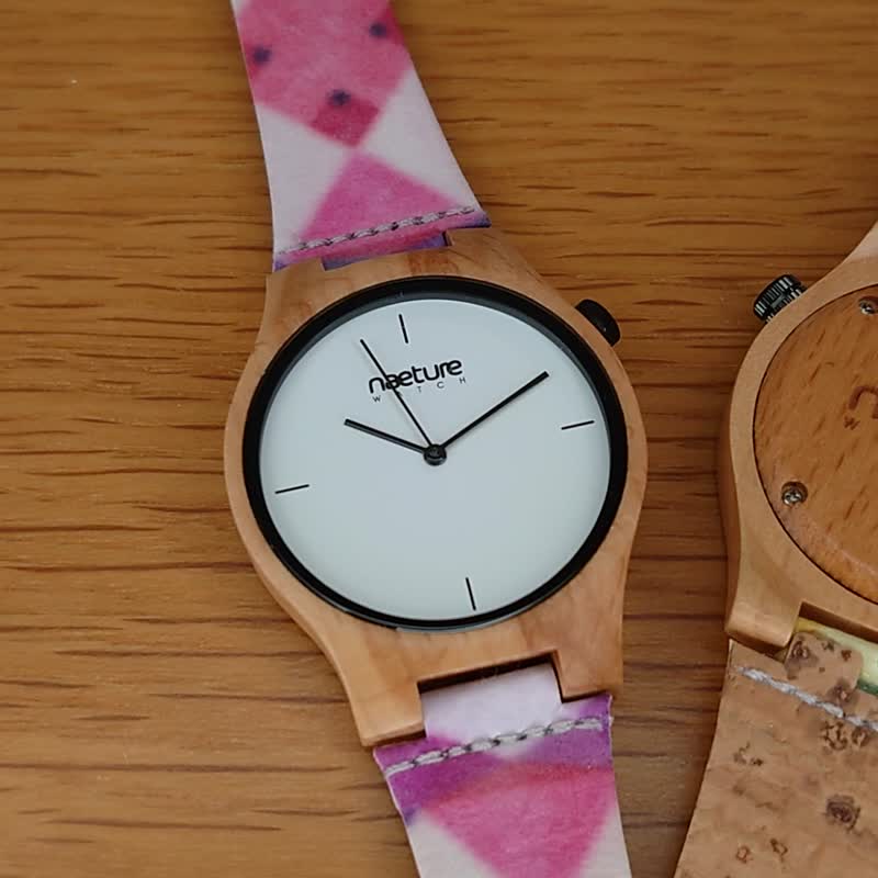 Outlet Natural vegan watch made of beech wood and cork made in Germany - นาฬิกาผู้หญิง - ไม้ สีแดง