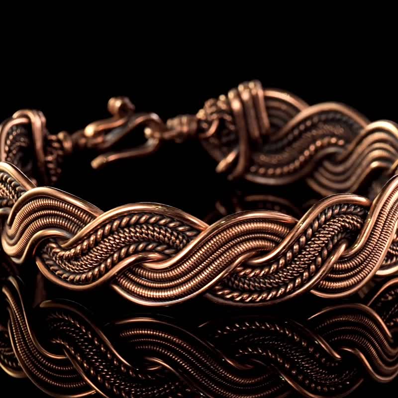 Handmade copper bracelet Unique wire wrapped metal bangle Antique style jewelry - 手鍊/手環 - 銅/黃銅 金色