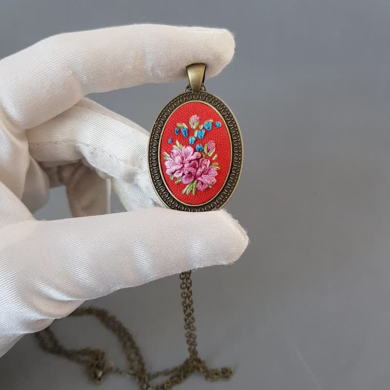 Ribbon embroidered pendant for her, red embroidered jewelry necklace - Necklaces - Silk Multicolor