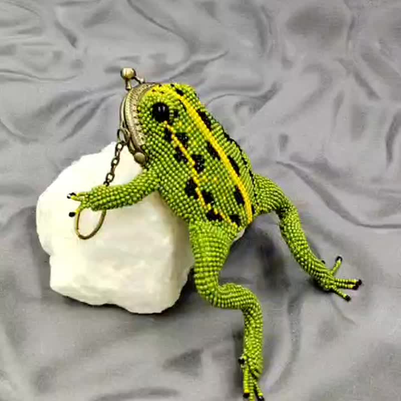 Beaded best sale frog purse