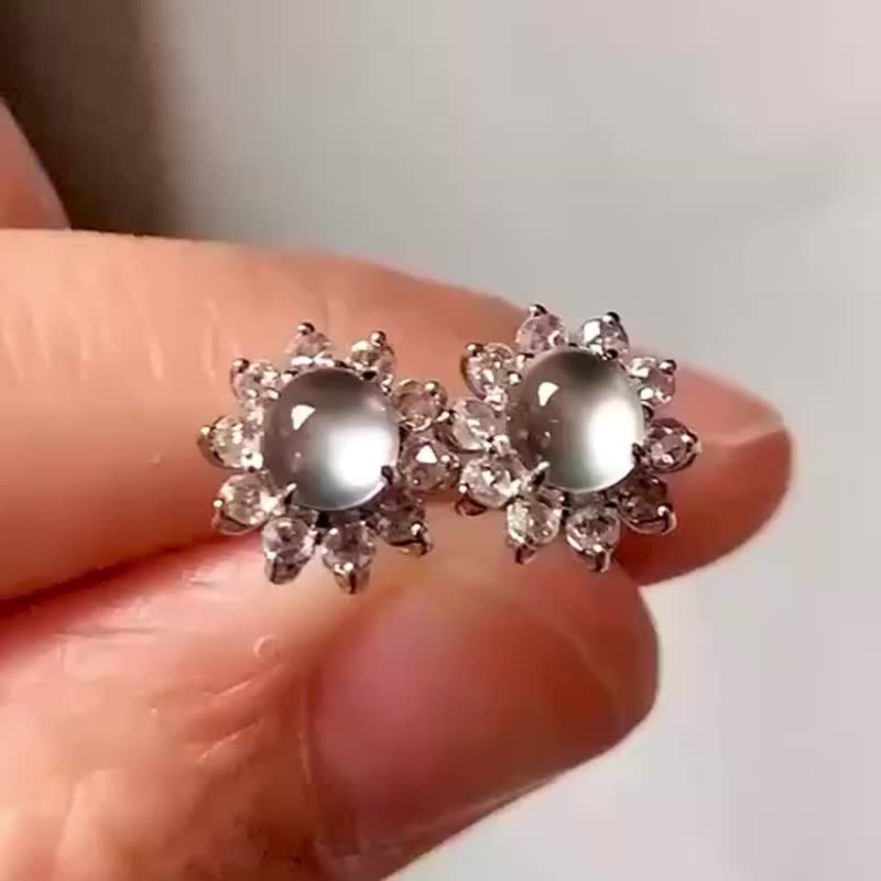 冰種翡翠天然翡翠A玉耳墜耳釘 • 18k金鑽石玻璃種太陽花翡翠耳環 - 耳環/耳夾/耳骨夾 - 玉石 