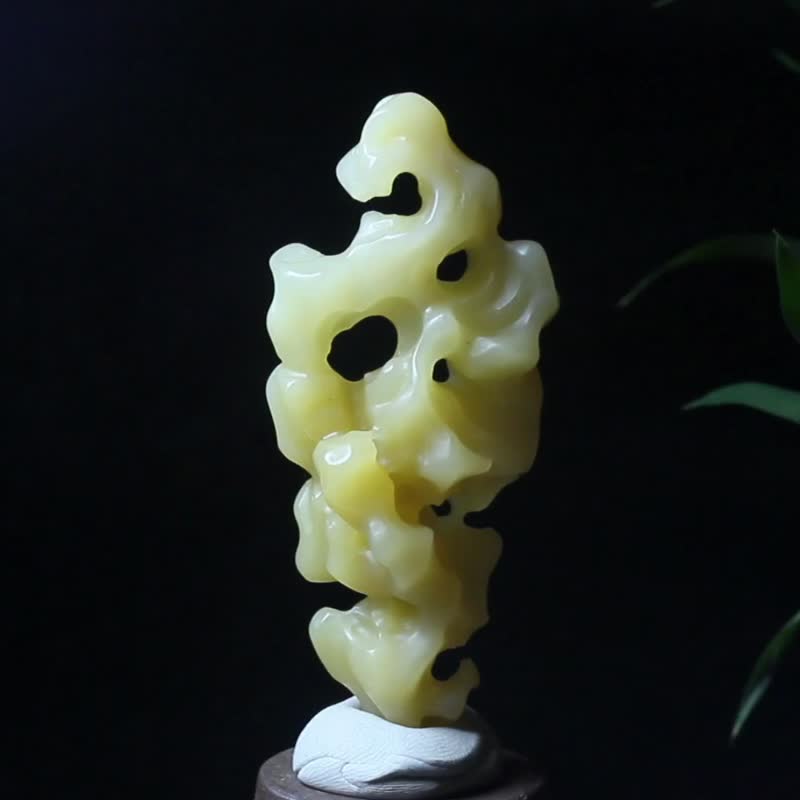 【Stone】Natural Huanglong Jade Pendant/Original Design Hand-carved Necklace/Creative Jade Pendant - Necklaces - Jade Yellow