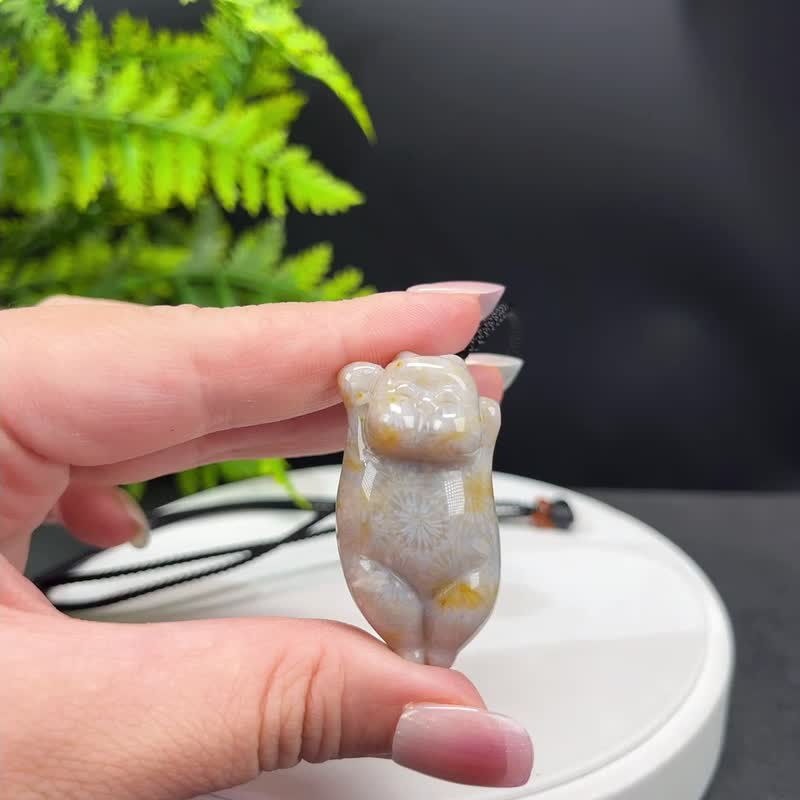 精品天然可愛胖貓珊瑚玉吊墜冰潤玉化檸檬片鳳尾紋冰灰藍底飄黃 - 項鍊 - 半寶石 
