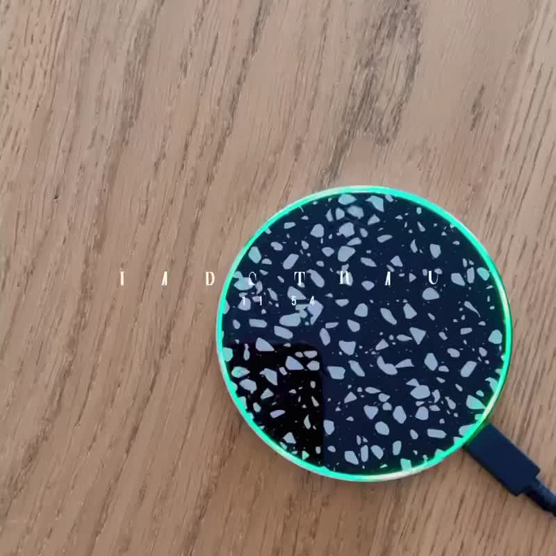 【客製化】黑色石板街水磨石 無線充電盤 15W快充無線充電器 - 無線充電盤/板/座 - 鋁合金 黑色