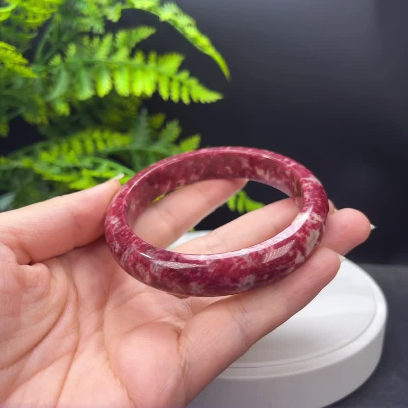 精品紅色黝簾石手鐲 60MM 玉化星光透感黝簾石手環 凈化療愈解壓 - 手鍊/手環 - 半寶石 紅色