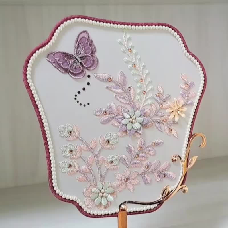 Chinese imitation embroidery palace fan [Butterfly Love Flower] ~ Morandi color series (symmetrical on both sides) - พัด - งานปัก สีม่วง