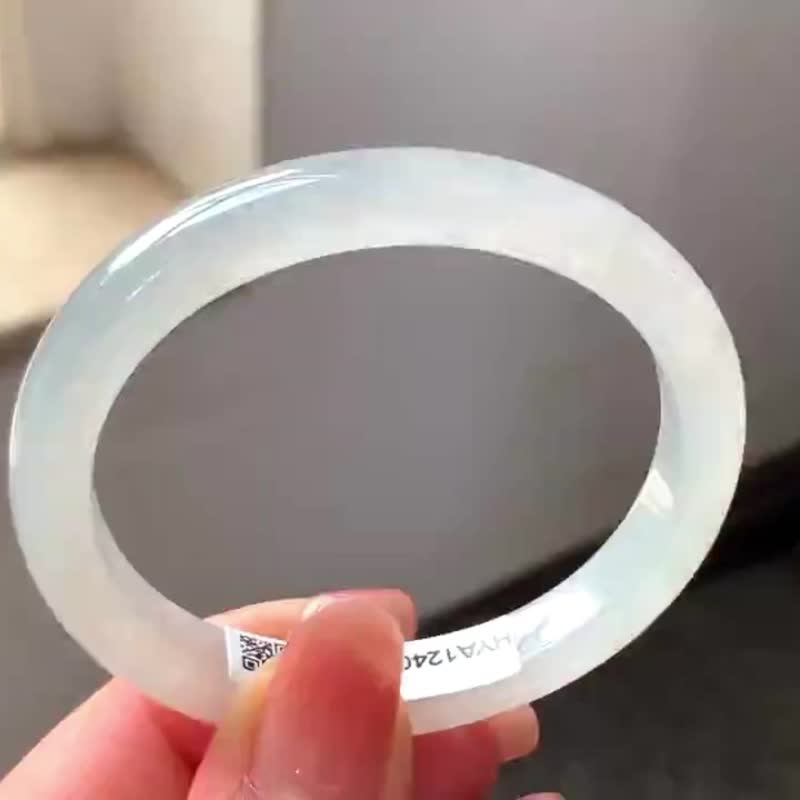 冰種翡翠天然翡翠玉鐲 A玉手鐲 玉鈪 • 冰種白月光翡翠貴妃鐲 - 手鍊/手環 - 玉石 白色