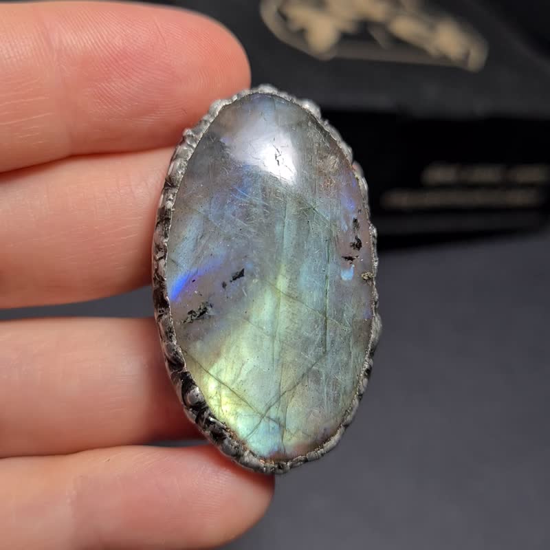 Labrodarite ring Big Massive Ring Luminous Ring Rainbow Ring - 戒指 - 石頭 藍色