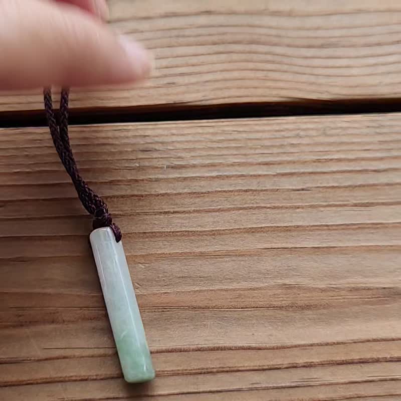 【親翠】天然翡翠 冰綠飄花無事柱調整式繩鏈 - 項鍊 - 玉石 多色
