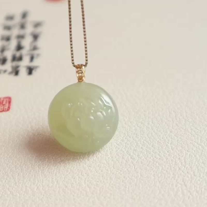 18K金鑲嵌天然和田玉雕花圓牌吊墜冰底晴水料和田玉吊墜 七夕禮物 - 項鍊 - 玉石 