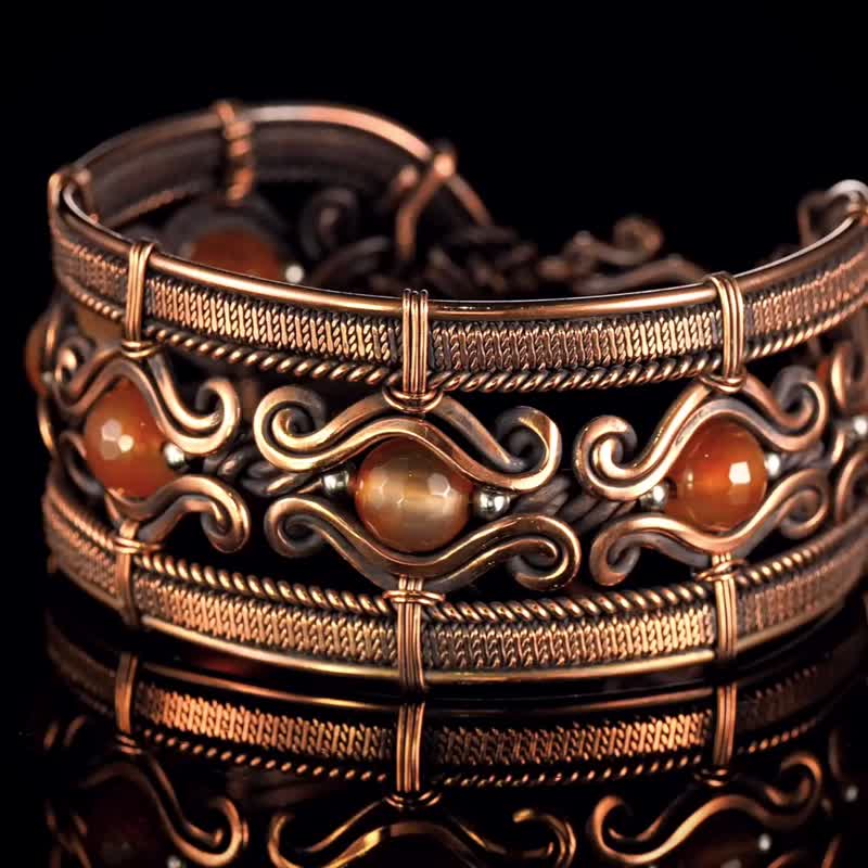 Copper wire wrapped cornelian bracelet Unique bangle 7th Wedding Anniversary - สร้อยข้อมือ - เครื่องเพชรพลอย สีส้ม