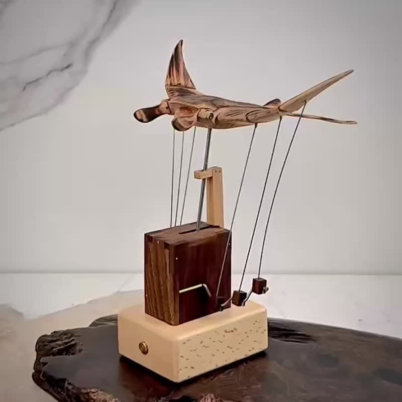 飛翔的魔鬼魚 木製動態擺件  自由與守護的象徵 療癒系動態擺設 - 擺飾/家飾品 - 玻璃 咖啡色