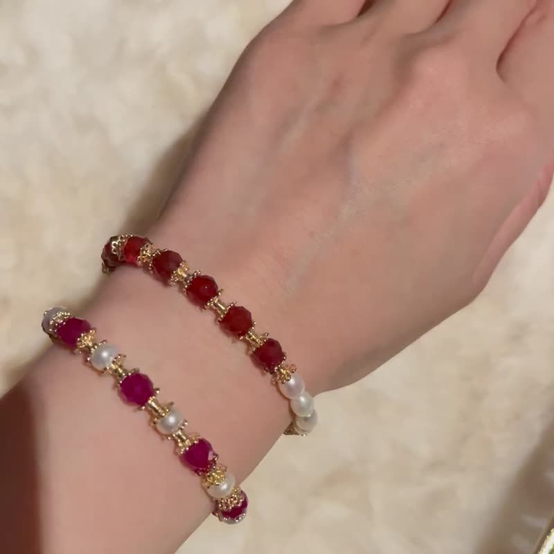 Red Series Opening Offer Rebate-Red Agate World-Red Agate x Natural Freshwater Pearl Bracelet - สร้อยข้อมือ - ทองแดงทองเหลือง สีแดง