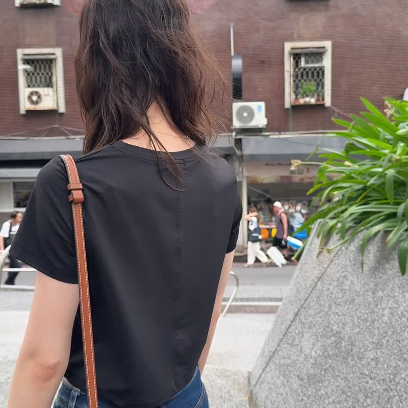 冰涼紗中線拼接短袖上衣(淺灰) - 女 T 恤 - 棉．麻 黑色