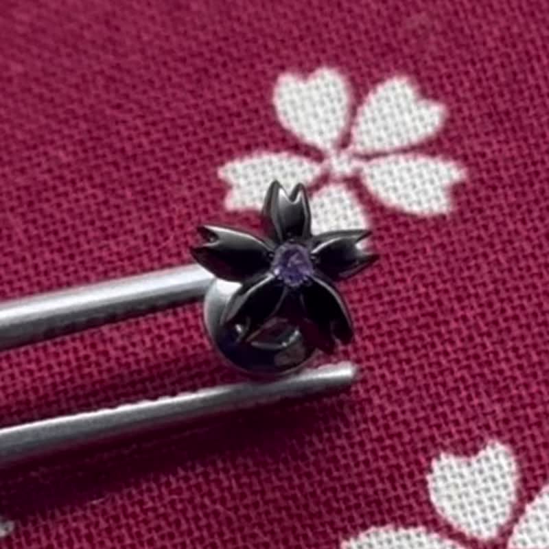 桜 シルバー925 ピアス/アメジスト/黒/メンズ ピアス/シルバーアクセサリー/送料無料/日本製/男性 プレゼント - 耳環/耳夾/耳骨夾 - 純銀 黑色