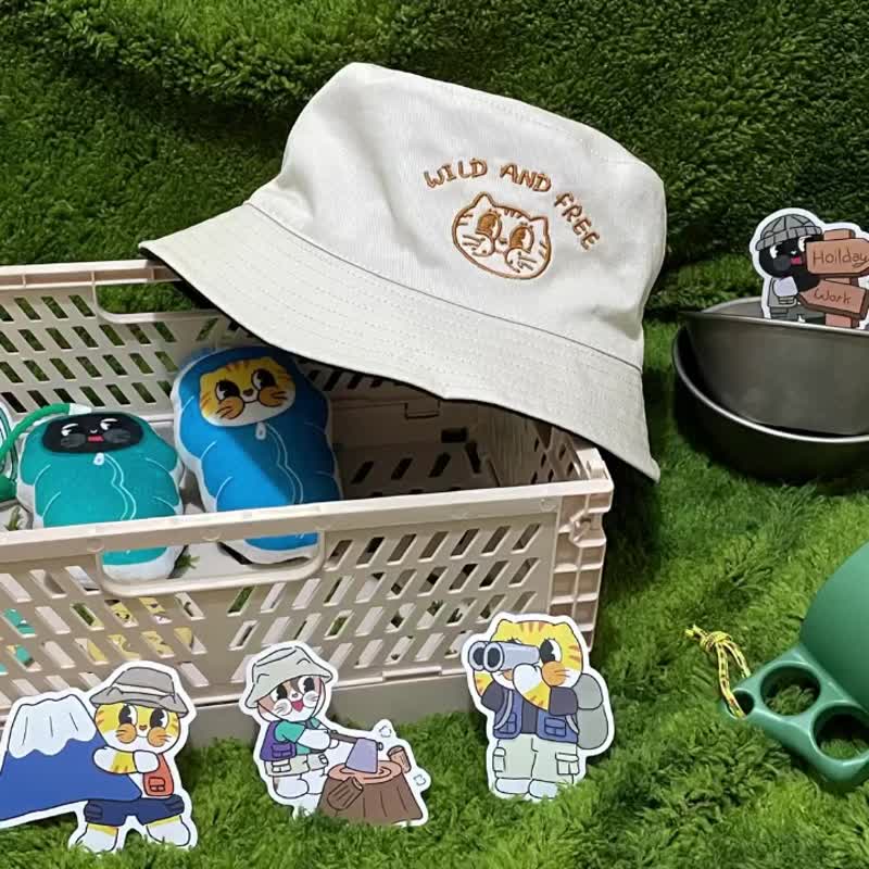 Bubuworld Outdoor Mountaineering Reversible Two-Color Cat Embroidered Bucket Hat [Wild and Free] - หมวก - ผ้าฝ้าย/ผ้าลินิน 