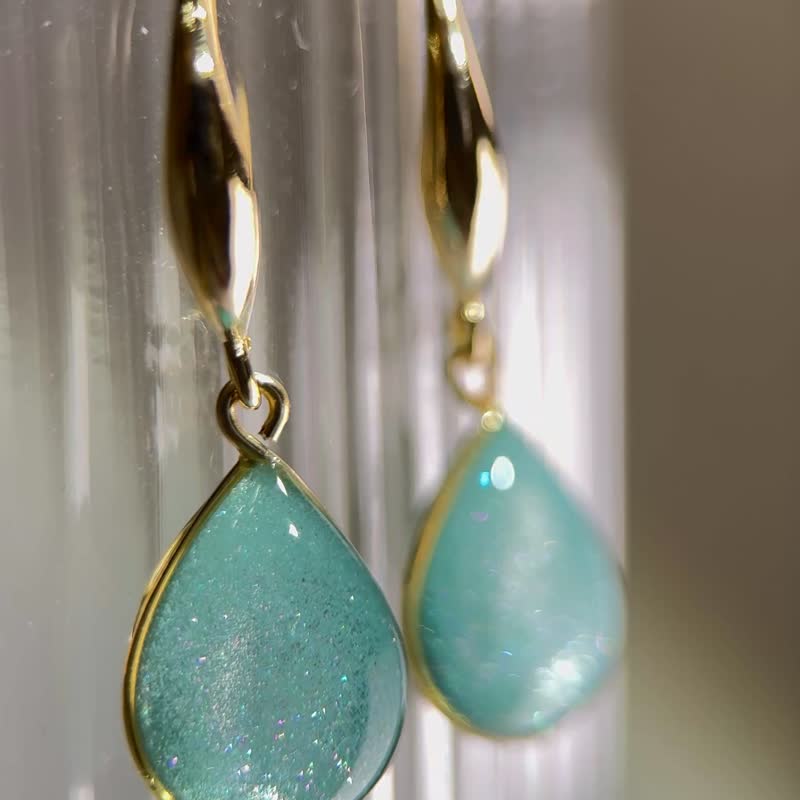 #002_3 Work No. 2 Handmade Light-Chasing Water Drop Earrings [CindyandTong] - Earrings & Clip-ons - Resin Green