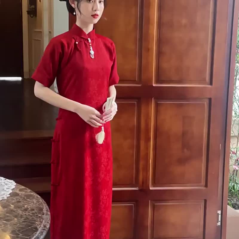 ワインレッド南芝フルカーディガンバックル古代フランスのチャイナドレスレトロ改良された中国風のブライダルトーストドレス - チャイナドレス - ポリエステル レッド