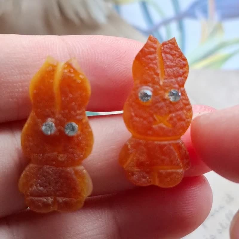 (厭世兔上耳) 琥珀蜜蠟原礦原石 雙面留皮不規整 超萌 耳釘耳環 - 耳環/耳夾/耳骨夾 - 純銀 橘色