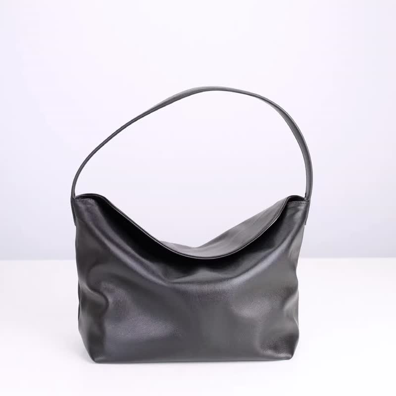 New minimalist design, vegetable tanned goatskin women's shoulder bag - กระเป๋าถือ - หนังแท้ สีดำ