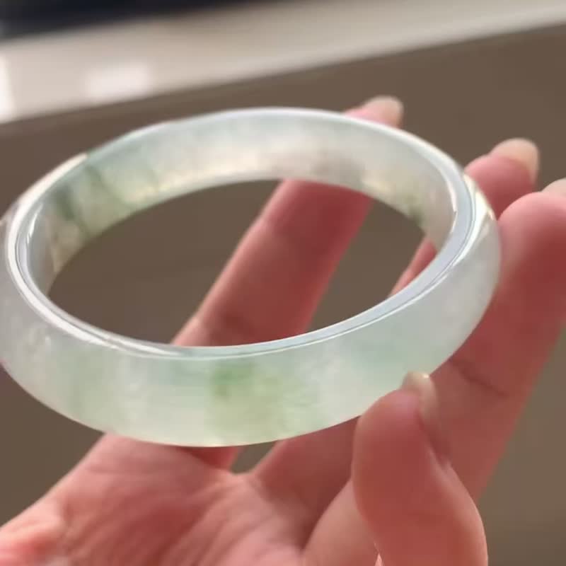 冰種 天然翡翠 緬甸 A玉 玉鐲 • 冰種翠綠飄花翡翠貴妃鐲 - 手鍊/手環 - 玉石 綠色