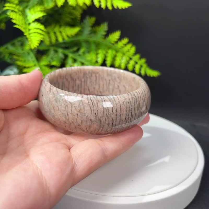 獨特長石手鐲62MM 玉化高瓷星光 肉紅色飄綠寬條景鐲 增強自信 - 手鍊/手環 - 半寶石 