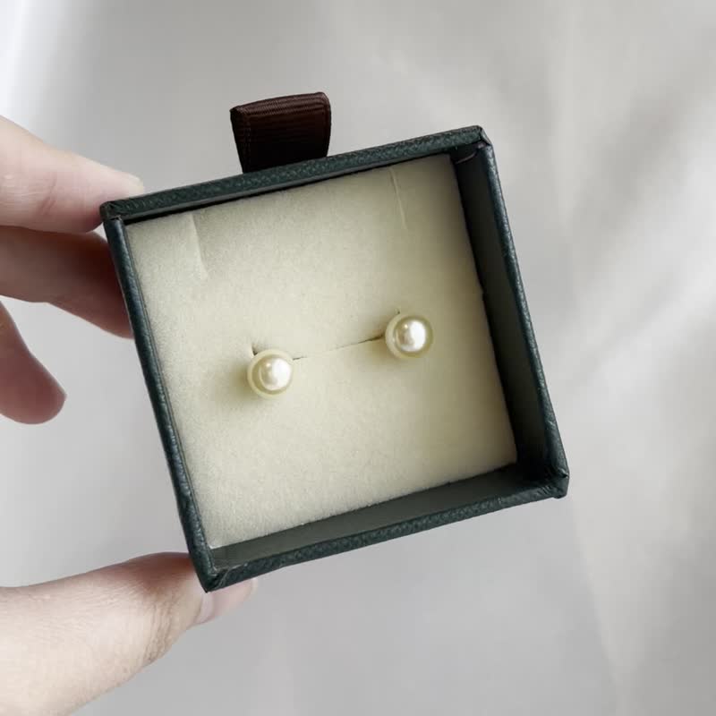 Uncolored yellow, natural color, Akoya pearl, single pearl Clip-On, 18K, uncolored, natural feather, gold color, akoya pearl, ear nail, clasp-type earring, earless earring, natural seawater pearl - ต่างหู - ไข่มุก สีทอง