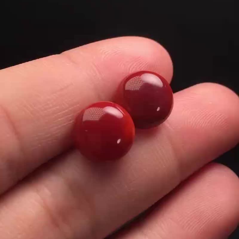 精品天然川料南紅耳釘 瓦西料 玫瑰紅 紋路漂亮 油潤光亮無瑕 - 耳環/耳夾/耳骨夾 - 水晶 