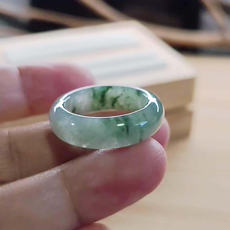 【親翠】天然翡翠 高冰綠靈動飄花手指鐲13.5號戒圈 - 戒指 - 玉石 多色