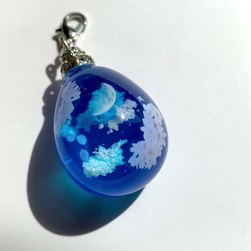 Cloud resin, full bloom, clear blue sky, sky egg 1, recommended string pendant - สร้อยคอ - เรซิน หลากหลายสี