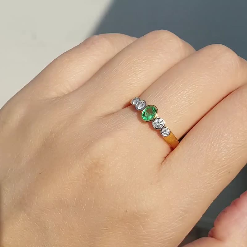 Solid 9K yellow gold Colombian emerald ring set with Diamond VS1 - General Rings - Gemstone Green