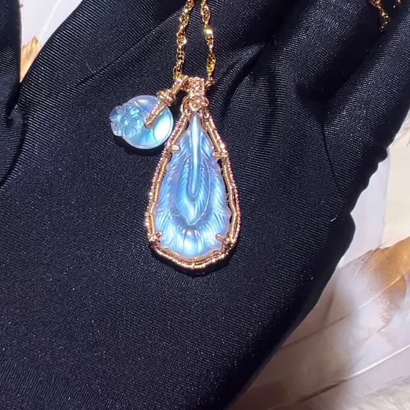 純手工製作進口14K包金繞線孔雀羽毛月光石項鍊 - 項鍊 - 寶石 多色