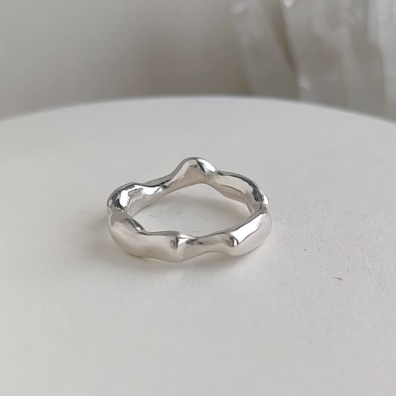 925 Silver irregular undulating simple curve wavy flow three-dimensional Silver ring - แหวนทั่วไป - เงินแท้ สีเงิน