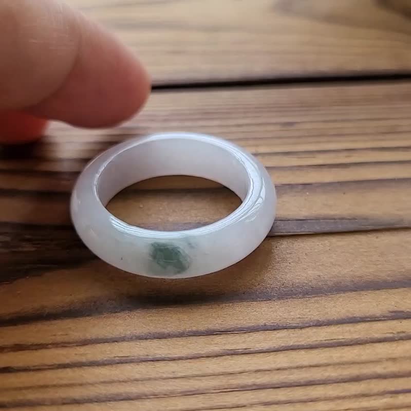 【親翠】天然翡翠 冰白月光飄綠花胎記寬版手指鐲14號戒圈 - 戒指 - 玉石 多色