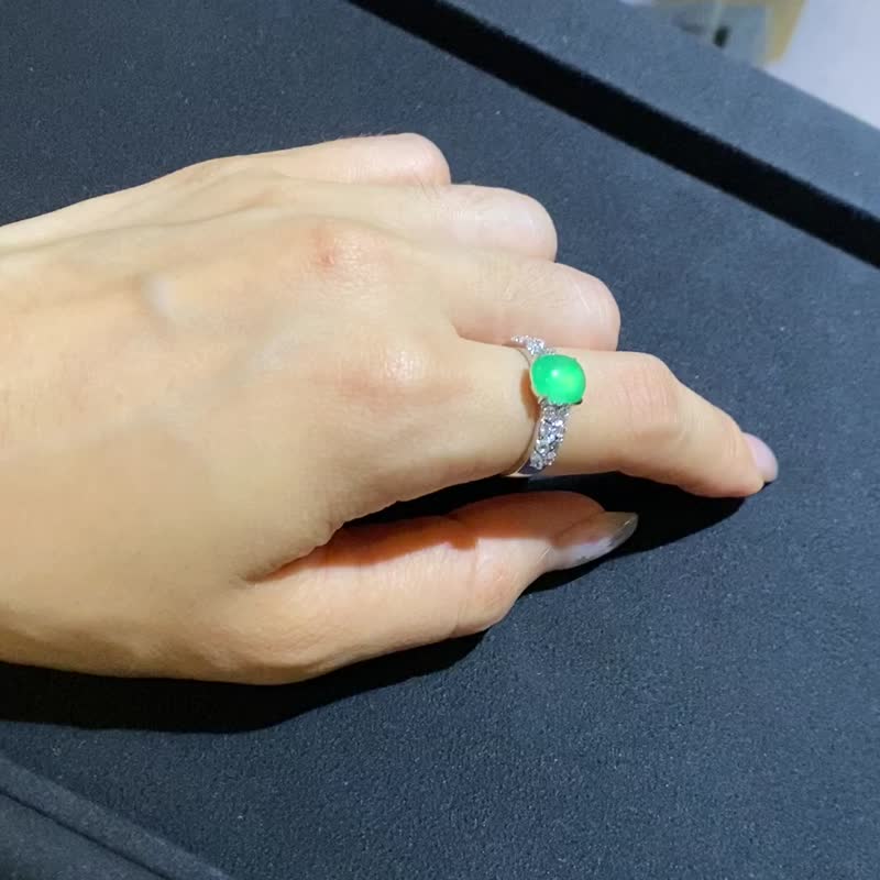 波光粼粼 | 玻璃種陽綠蛋面戒指 18K - 戒指 - 玉石 綠色