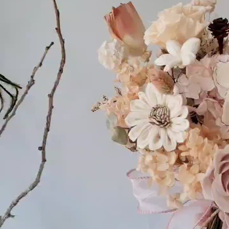 Haizang Design | Soft apricot and orange preserved flower bouquet, Korean style bouquet, bridal bouquet, proposal bouquet - ช่อดอกไม้แห้ง - พืช/ดอกไม้ สีส้ม