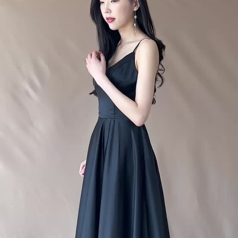 Black Slip Fluffy A-Line Dress - ชุดราตรี - เส้นใยสังเคราะห์ สีดำ