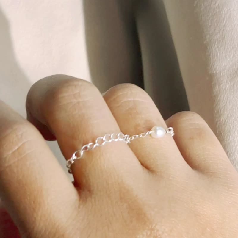 SV925/14KGF ARAE Minimalist Tiny Rice Pearl Chain Ring, June Birthstone - General Rings - Pearl White