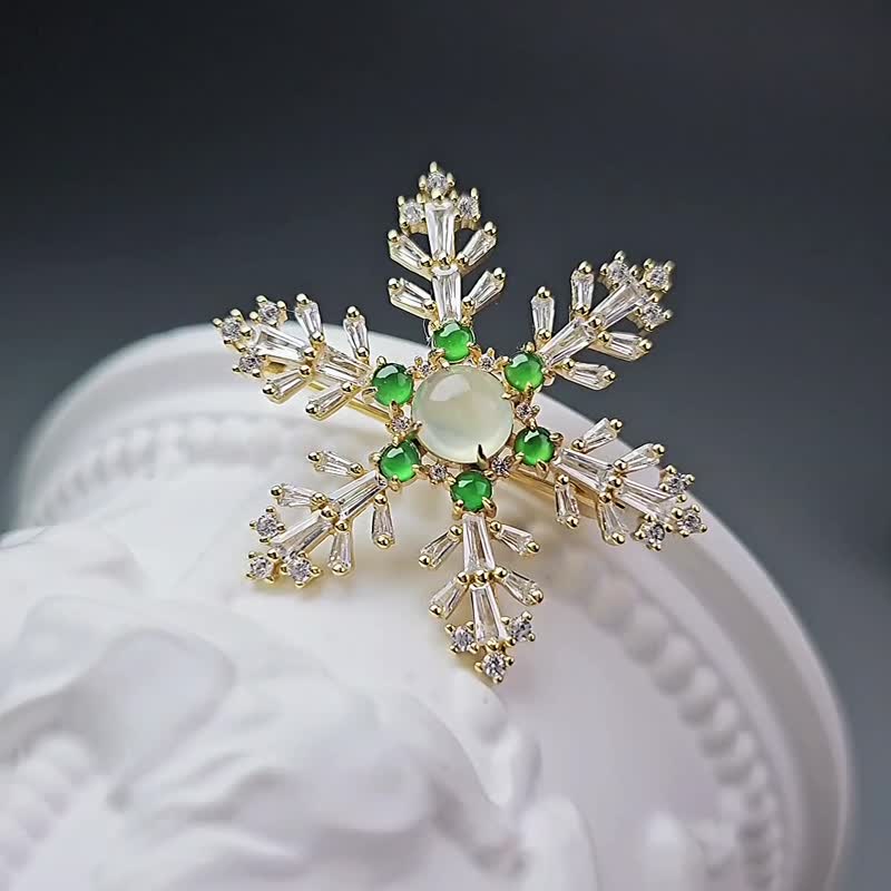 Fortune | Snow Goddess dual-use model | Burmese A-quality jadeite high ice clear shining large egg-faced snowflake brooch pendant - Brooches - Jade 