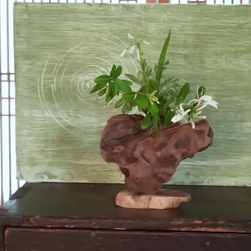 お気に入りの季節の花を飾って気持ちの良い空間を作ってみませんか　流木の花器、木の花瓶、花器、小さな花瓶、９８ - 花瓶/花器 - 木頭 咖啡色