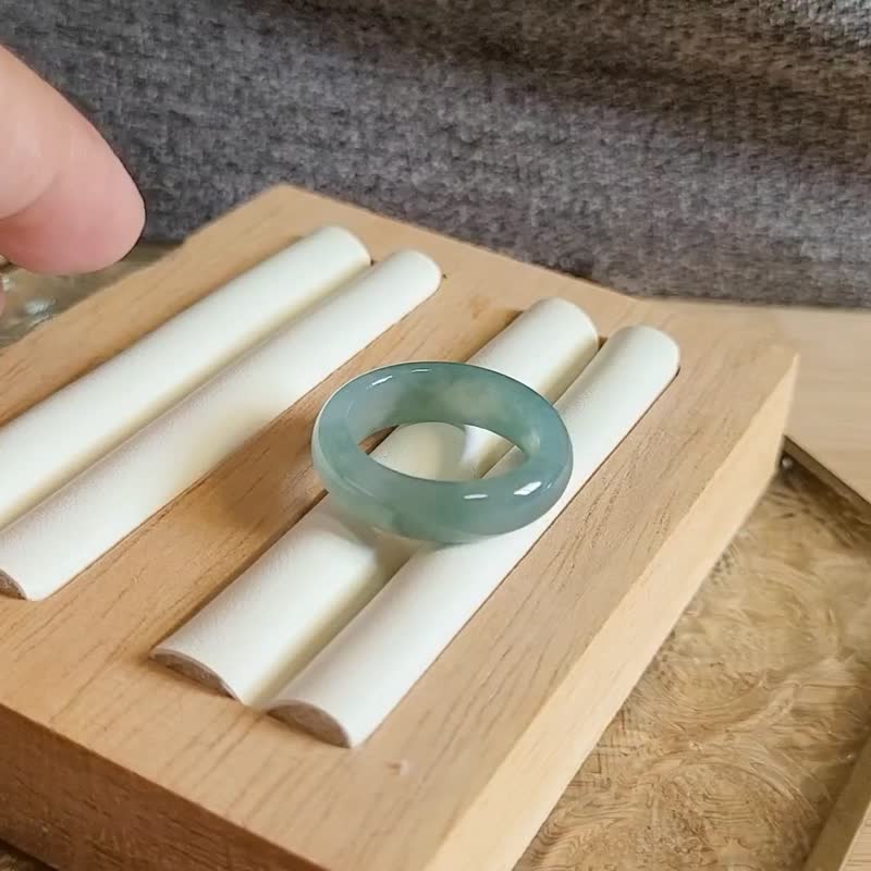 【親翠】天然翡翠 冰芙蓉綠種水飄花潤潤手指鐲12號戒圈 - 戒指 - 玉石 綠色